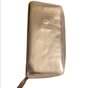 Jet setting Diva silver passport and card holder